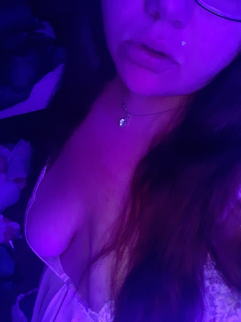 View lovelycurves1723 OnlyFans content for free 

 picture 2