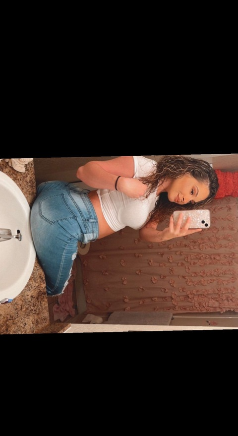 View lowkey.ang (La Blankita) OnlyFans 0 Photos and 4 Videos leaks 

 picture 2