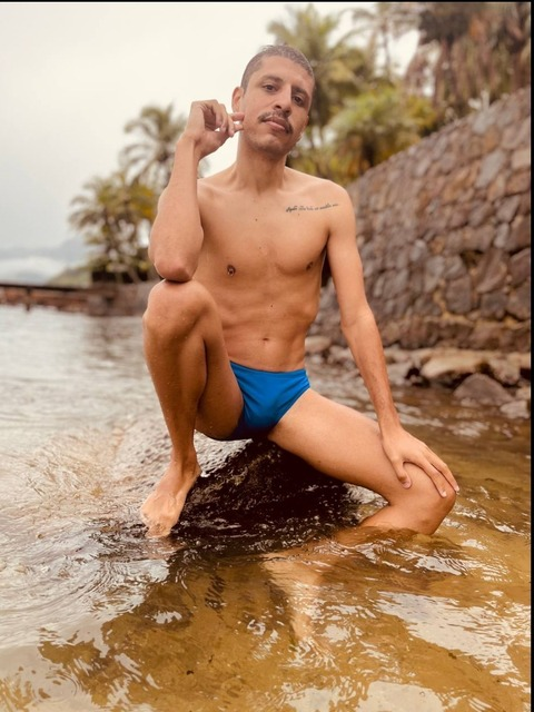 Onlyfans free luc_bottom 

 picture 2