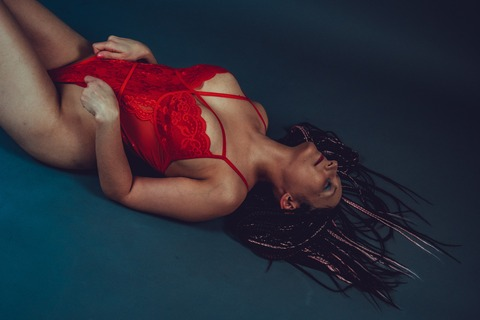 lucinda28 (Lucie) OnlyFans Leaked Content 

 picture 2