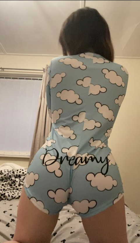 View lucyhall899 OnlyFans content for free 

 picture 2
