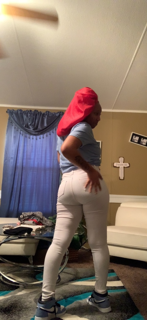 luhcarter18 (Rhonda) OnlyFans Leaks 

 picture 2