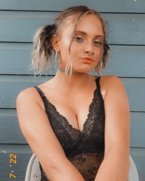 lunaparish OnlyFans Leaked (192 Photos and 24 Videos) 

 picture 2