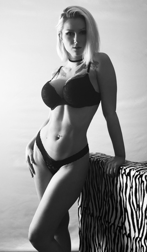 lunaperunafree OnlyFans Leaked Photos and Videos 

 picture 2