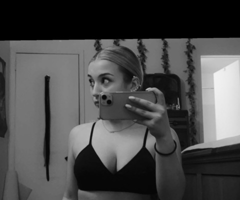 lunarbarbie OnlyFans Leaked (19 Photos and 4 Videos) 

 picture 2