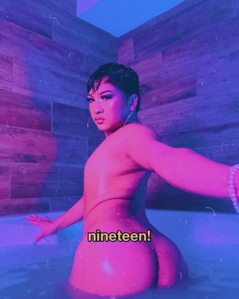 Onlyfans leaks luvvbommie 

 picture 2