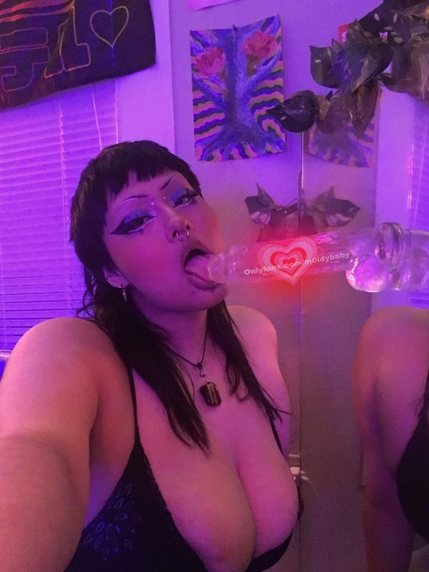 m0ldybaby (Queenie Reign👑) OnlyFans Leaked Pictures and Videos 

 picture 2