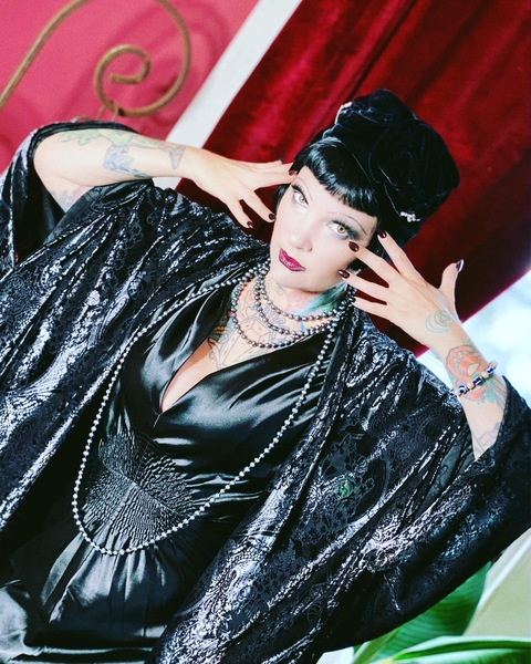 Free access to @madamebische Leaked OnlyFans 

 picture 2