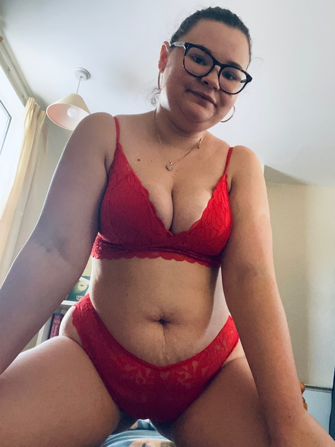 View maddie_m23 OnlyFans content for free 

 picture 2