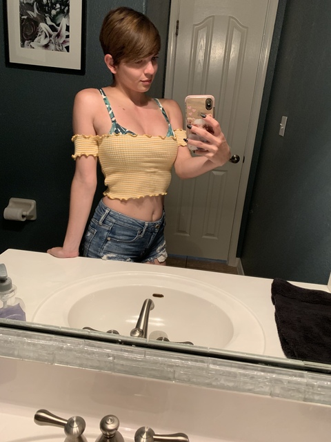 maddieash44 OnlyFans Leaks (12 Photos and 1 Videos) 

 picture 2
