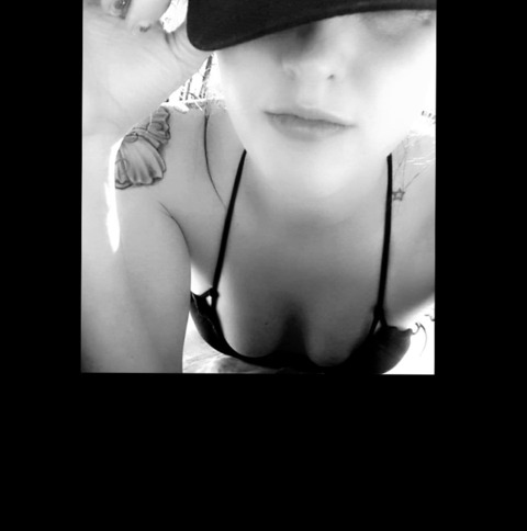 Onlyfans free content maria_shay77 

 picture 2