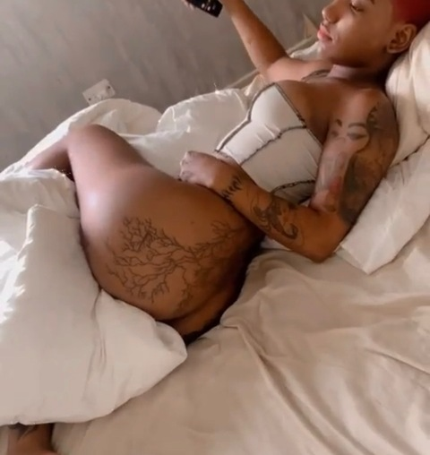 View mariposa214 (Mariposa 🦋) OnlyFans 2 Photos and 3 Videos for free 

 picture 2