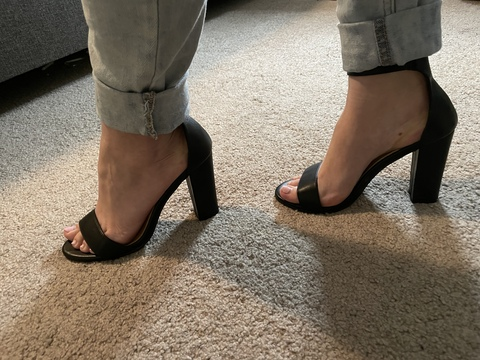 Download maxi_petitefeet OnlyFans content for free 

 picture 2