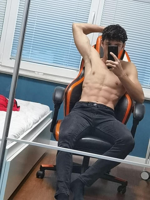 View maxisshirtless OnlyFans content for free 

 picture 2