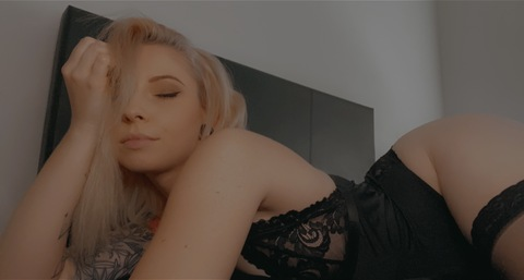 mikkyyb OnlyFans Leak 

 picture 2