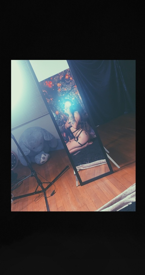 mileyjamez255 (Miley🤍) OnlyFans Leaks 

 picture 2