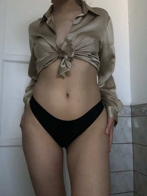 millie1014 OnlyFans Leaks (17 Photos and 1 Videos) 

 picture 2