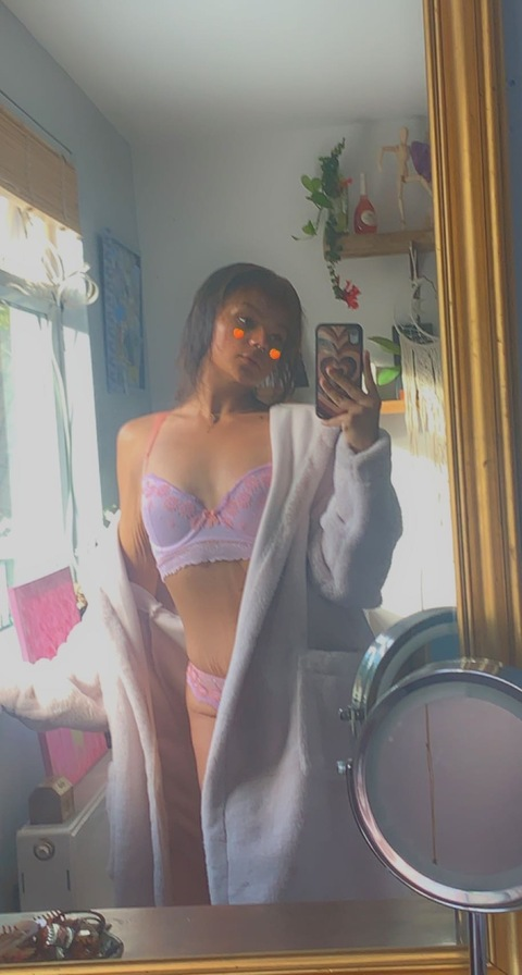 mills.love leaked gallery photo 2