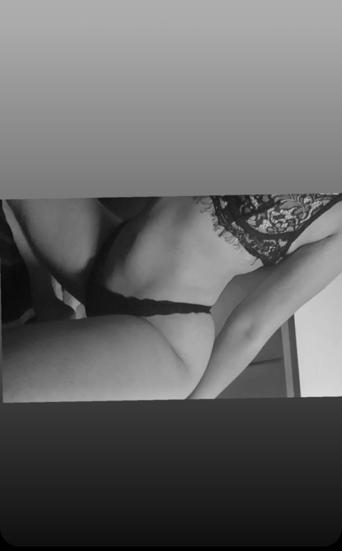 minelomeli OnlyFans Leak (37 Photos and 8 Videos) 

 picture 2