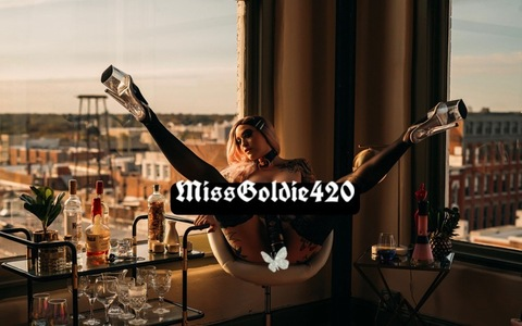 @miss_goldie leaks Onlyfans videos and photos for free 

 picture 2