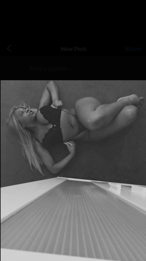 View missambermaze (Amber Maze🪐🖤 ☥🦋🧿) OnlyFans 191 Photos and 58 Videos gallery 

 picture 2