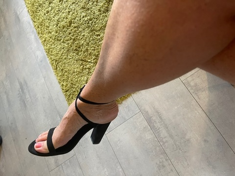 View MissBrittsUnivers (missbrittsunivers) OnlyFans 43 Photos and 3 Videos gallery 

 picture 2