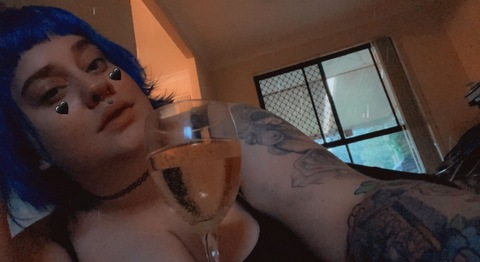 View missswitch90 (Miss Switch) OnlyFans 17 Photos and 18 Videos for free 

 picture 2