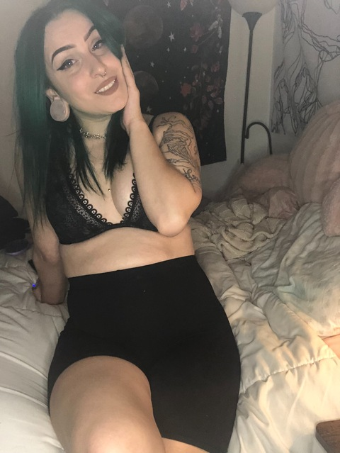 missymerlot (Bee 🐝) OnlyFans content 

 picture 2