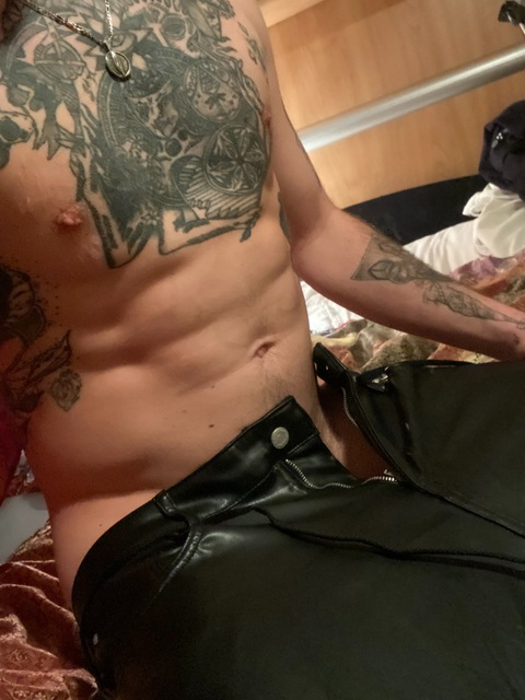 misterrr98 (Misterrr) OnlyFans Leaked Content 

 picture 2