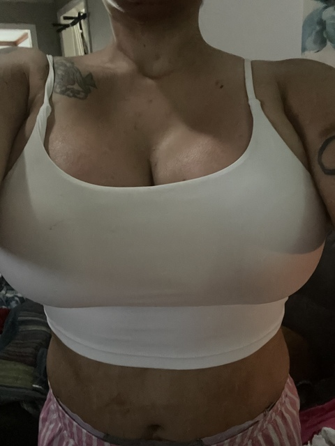 mobwife1583 OnlyFans Leak (27 Photos and 3 Videos) 

 picture 2