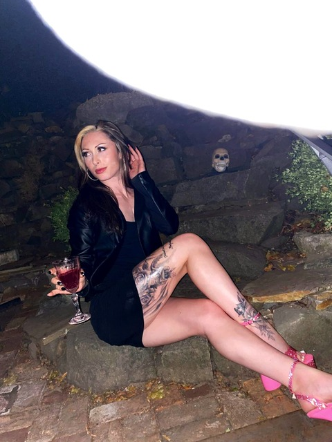 Download molliemoneyxo OnlyFans content for free 

 picture 2