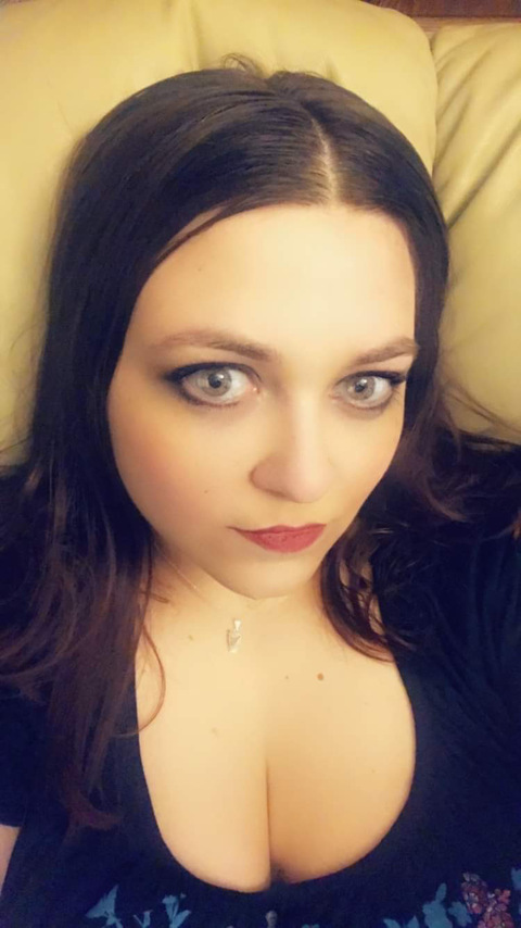 View mollymoon77 OnlyFans content for free 

 picture 2