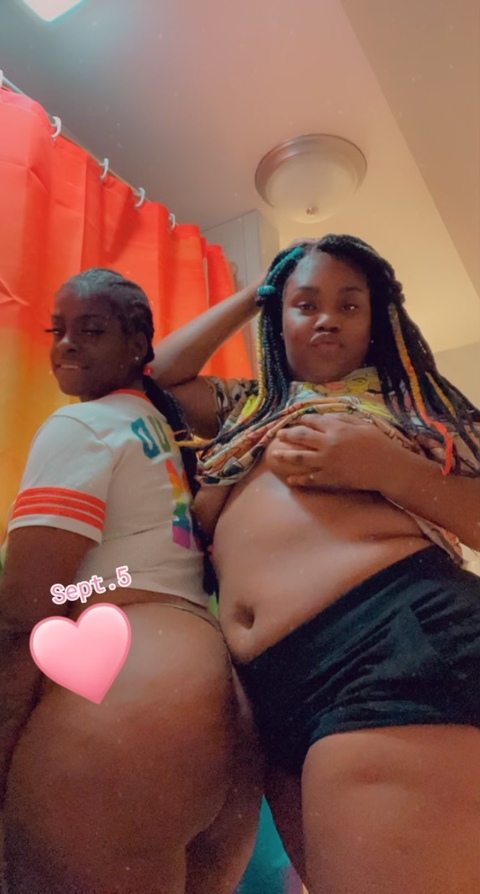 View Sweethang&amp;Mommie (mommie71795) OnlyFans 2 Photos and 32 Videos gallery 

 picture 2