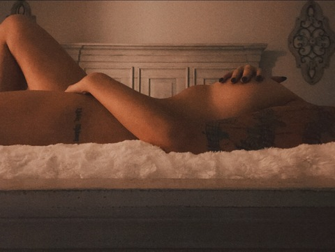 View Karissa (mommylongleggs) OnlyFans 29 Photos and 11 Videos leaks 

 picture 2