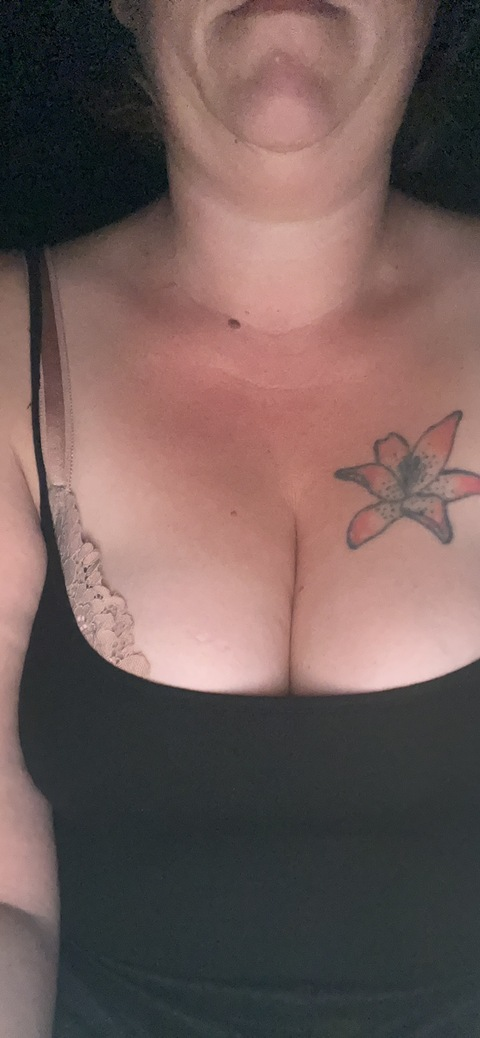 View mommyneedsanescape (Sally Rainbow) OnlyFans 31 Photos and 3 Videos leaks 

 picture 2