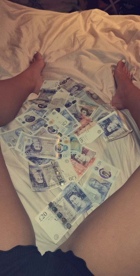 View moneyqueenxox OnlyFans videos and photos for free 

 picture 2
