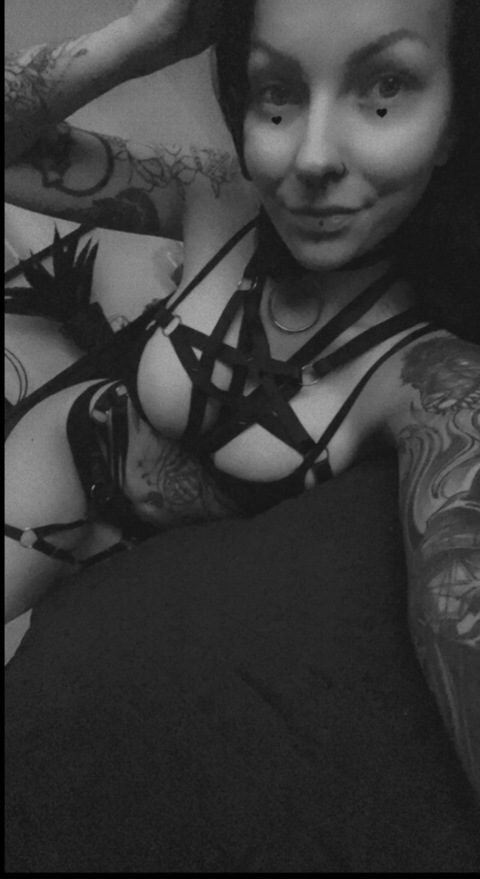 morbiddonna OnlyFans Leaked (53 Photos and 3 Videos) 

 picture 2