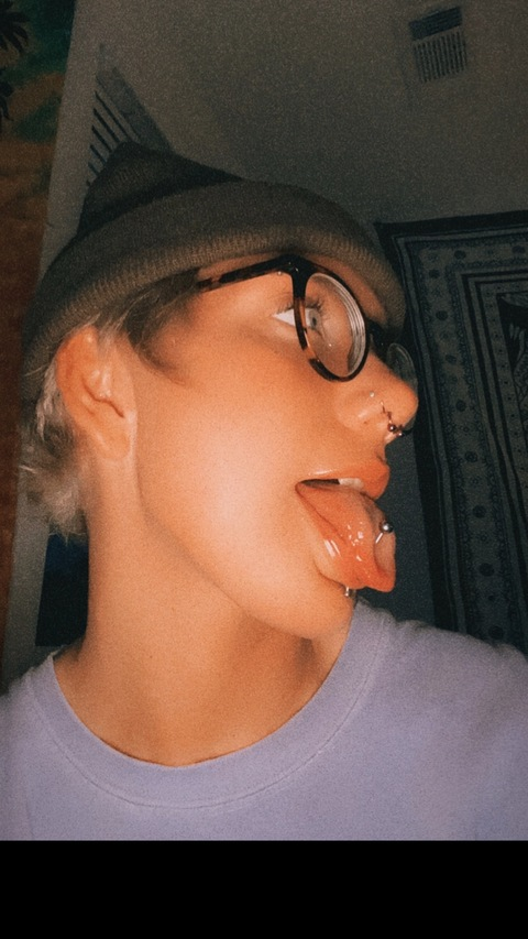 Get Free access to morgiepoo21 (Morgie) Leaked OnlyFans 

 picture 2