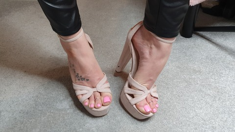 Onlyfans leak mrandmrs_w 

 picture 2