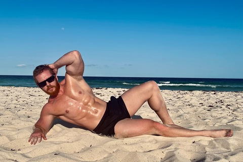 musclemaxx (🇬🇧 Bearded British muscle hunk) OnlyFans Leaked Content 

 picture 2