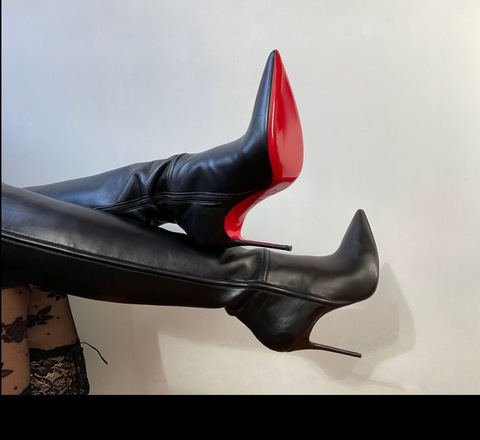 Download myloubiecollection OnlyFans content for free 

 picture 2