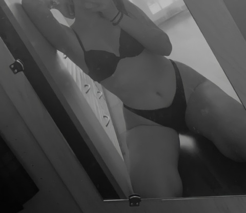 nadinelisa OnlyFans Leaks (5 Photos and 0 Videos) 

 picture 2