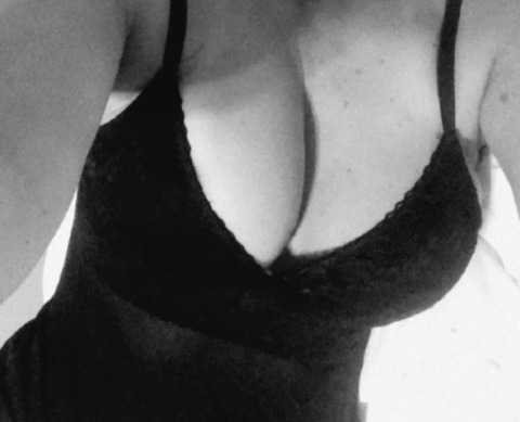 View nandaluque (Fernanda Luque 🌶️) OnlyFans 60 Photos and 19 Videos leaks 

 picture 2