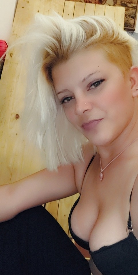 View You naughty blonde 🥵😈 (naughtyblonde37) OnlyFans 8 Photos and 0 Videos leaked 

 picture 2