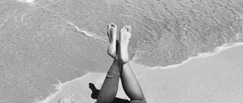 View deelicious_feet (naughtyfootxx) OnlyFans 100 Photos and 34 Videos leaks 

 picture 2