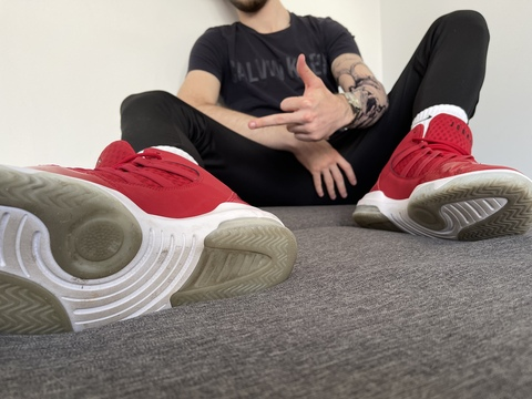 Free access to @naughtysneakersfree (NaughtySneakersFREE) Leaks OnlyFans 

 picture 2