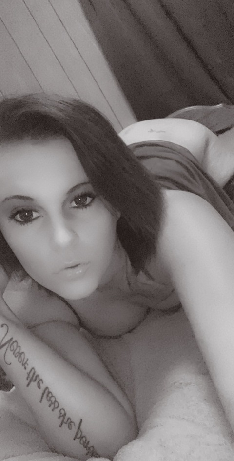 naughtyyhousewife (Naughty House Wife 🍑) free OnlyFans content 

 picture 2