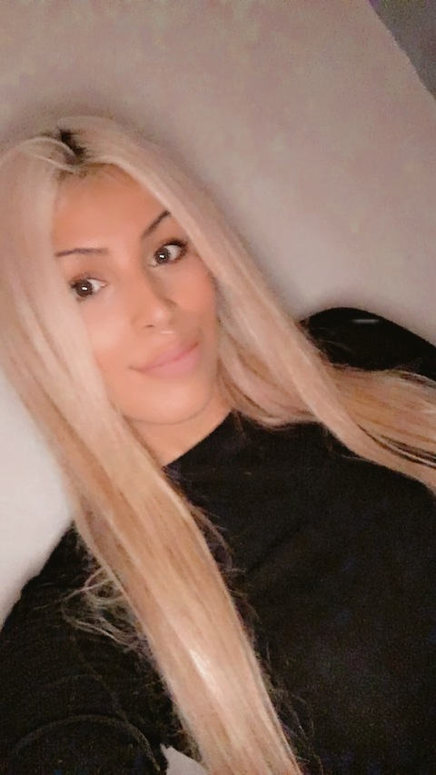 nazaretgzz (Nazaret Luque) OnlyFans Leaks 

 picture 2