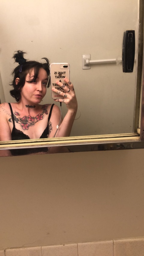 neuroticsavvy OnlyFans Leaks 

 picture 2
