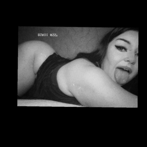 View Neve &lt;3 (nevescott222) OnlyFans 9 Photos and 1 Videos for free 

 picture 2
